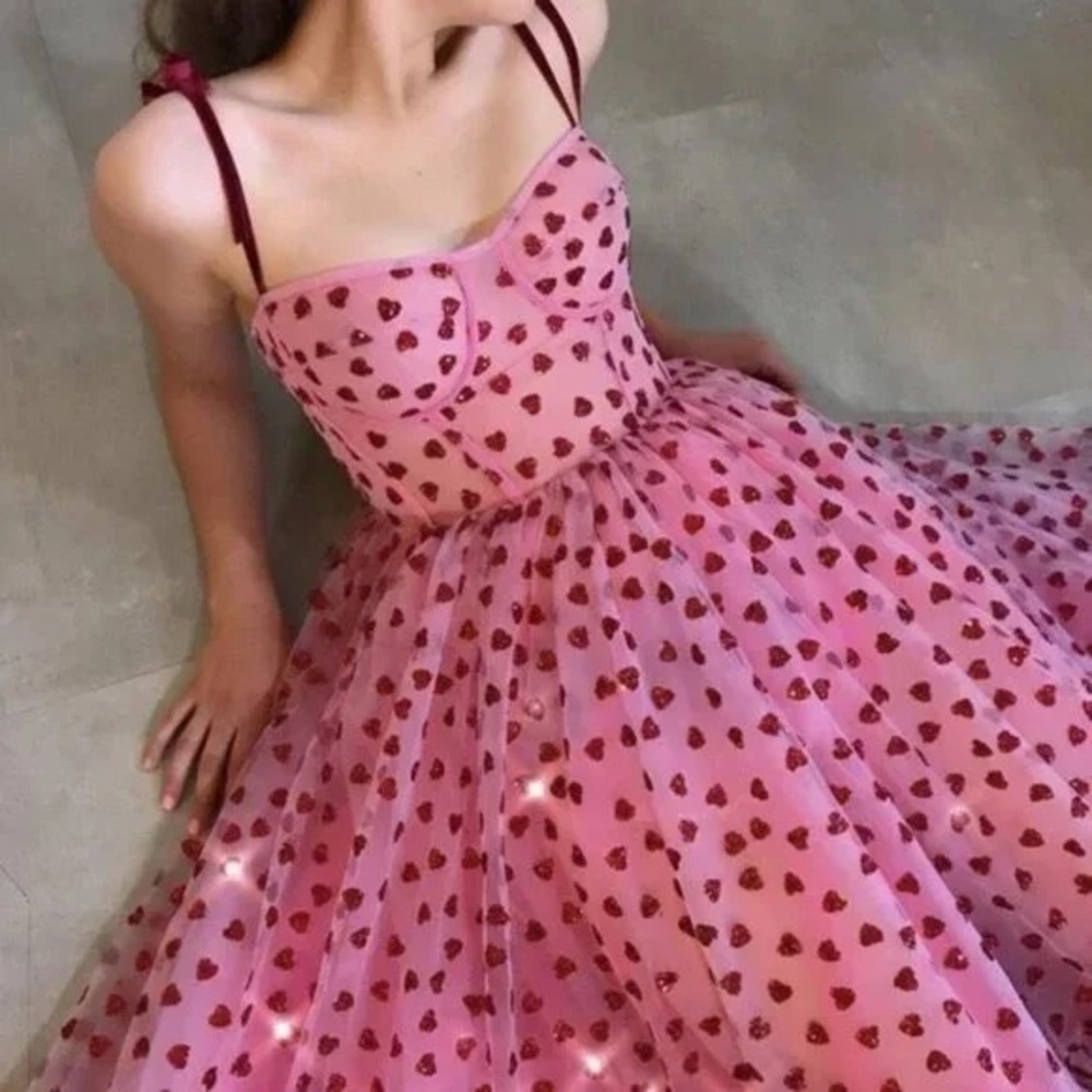 Betsy Johnson Viral Heart Sweetheart Tiered Dress